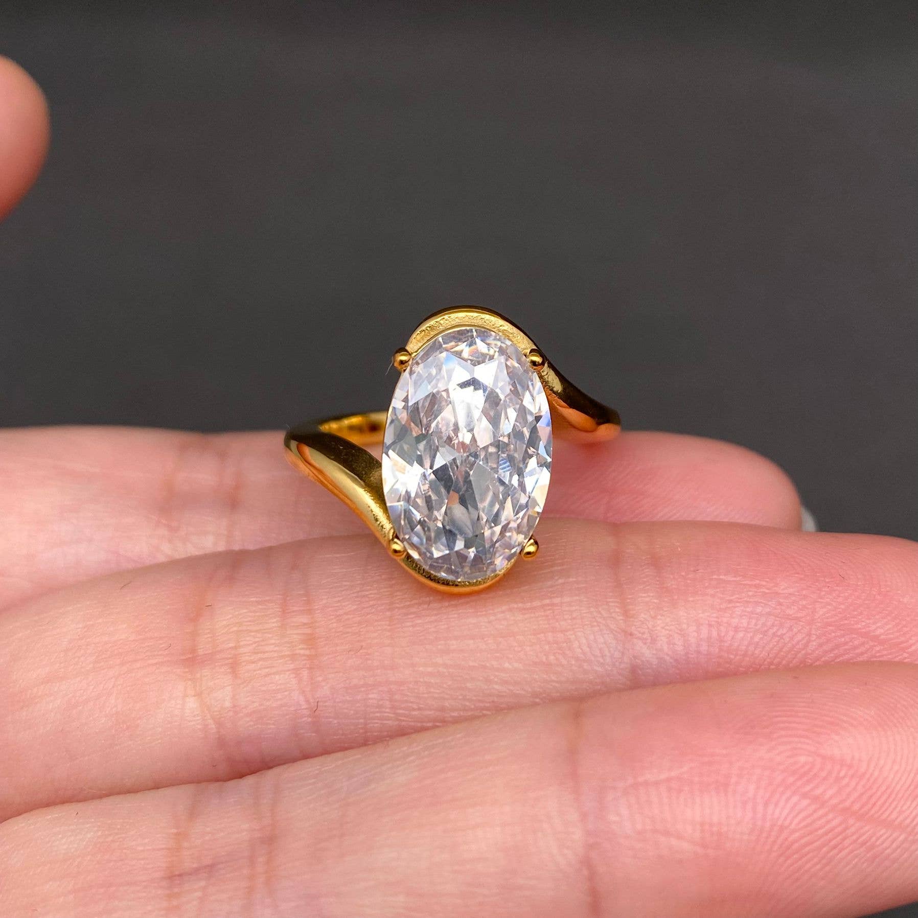 Zircon Inlaid 18K Gold Plated Stainless Steel Ring - FGS