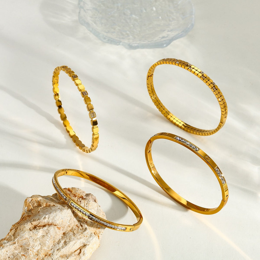 Gold Bracelet Set (4 Pieces)