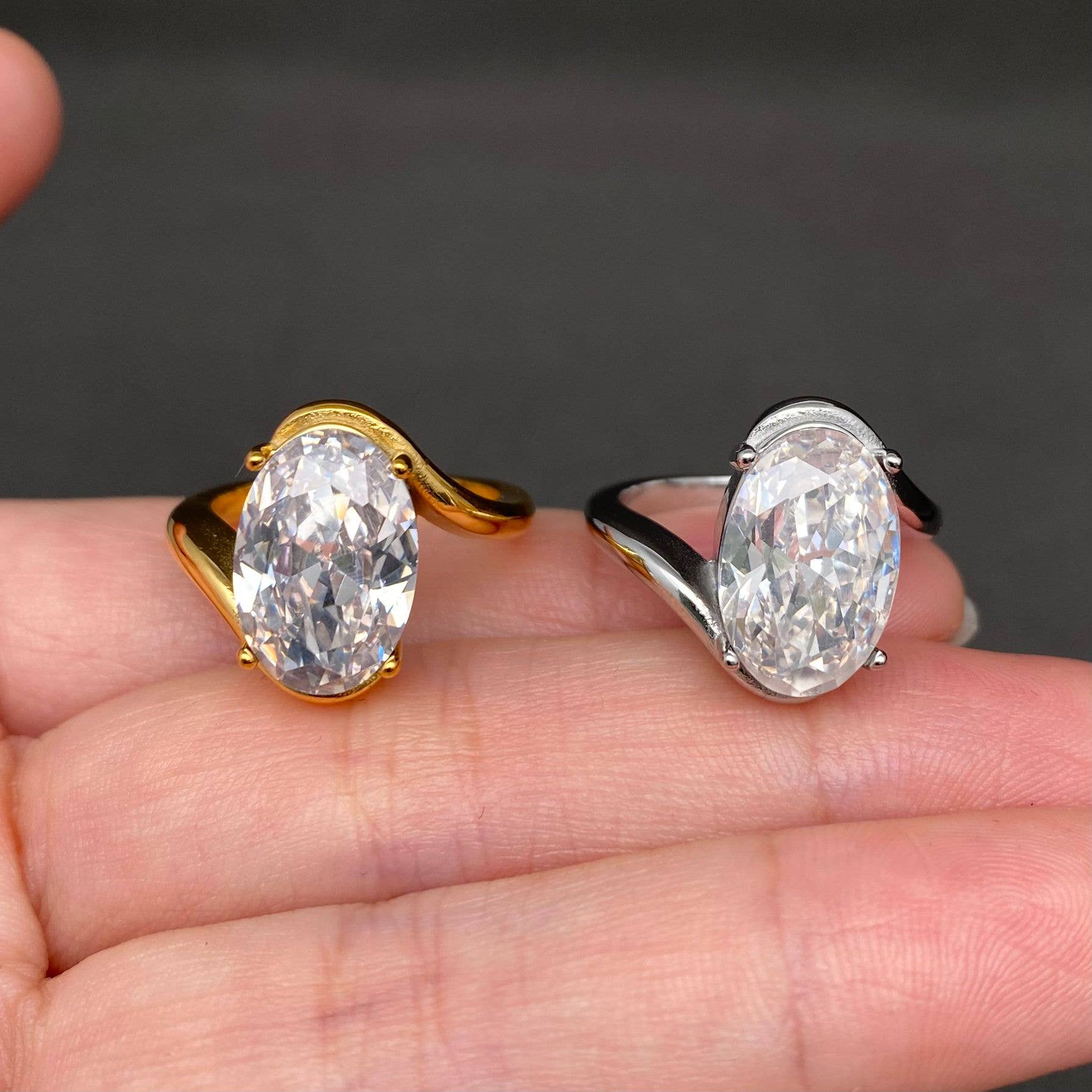Zircon Inlaid 18K Gold Plated Stainless Steel Ring - FGS