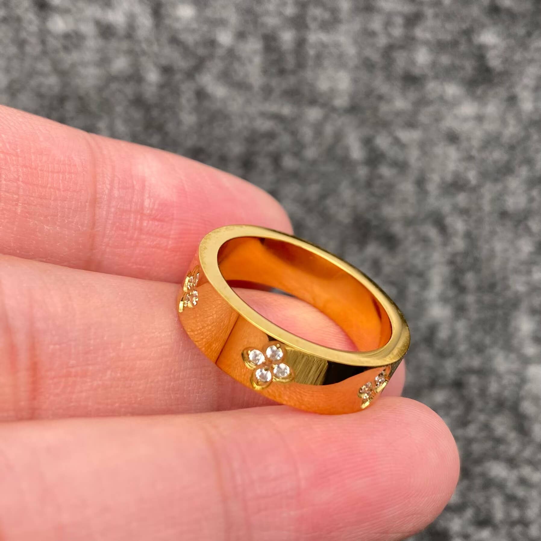Cubic Zirconia Clover 18K Gold Plated S.Steel Ring - FGS